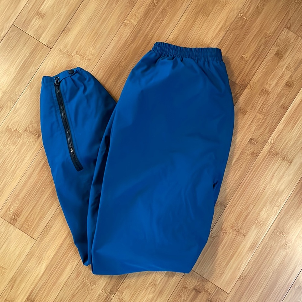 Men’s Gore-Tex shell pant XL.